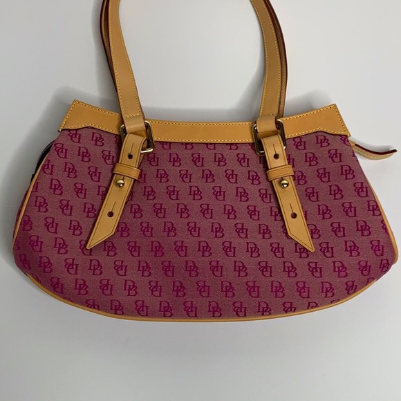 Dooney & Bourke Signature Pink Canvas Medium Slim Pouch DB Logo New without Tag - Picture 2 of 8